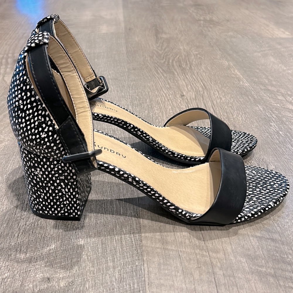 New CL by Laundry Blocked Heel Ankle Strap Sandal Heels - Picture 5 of 9